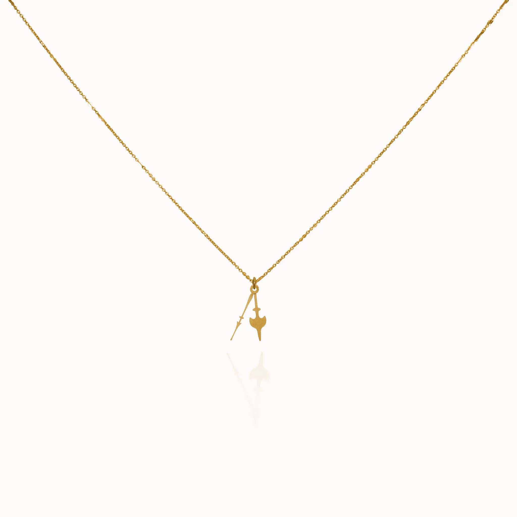 Photo packshot du collier "Echo" au pendentif de 1,5 cm sur fond blanc