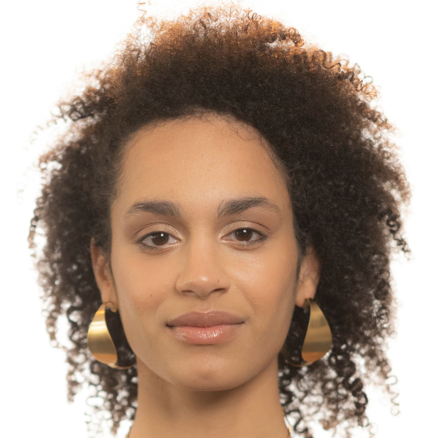 Créoles Heure bleue, élégantes et raffinées, fabriquées à Paris par Marie-Louise Orlach.