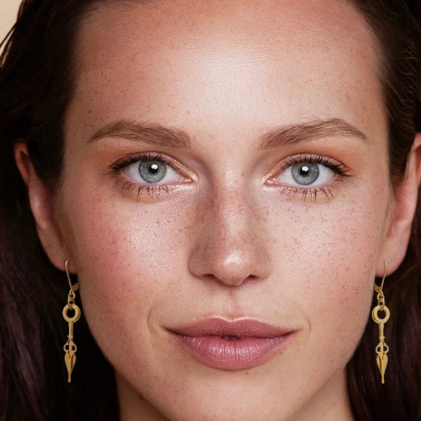 Boucles d'oreille Amoureuses, fabriquées à Paris par Marie-Louise Orlach.