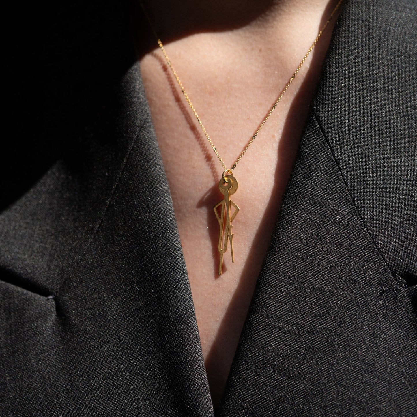 Collier Silencieuses, doré à l'or fin.