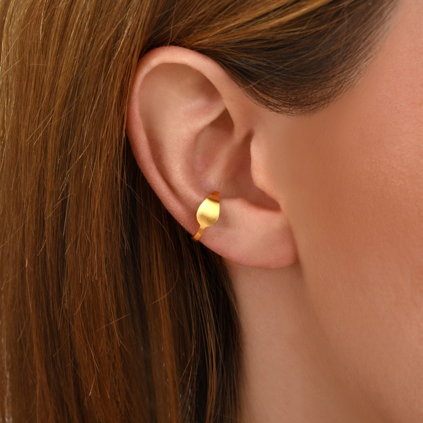 Bague d'oreille élégante made in Paris par Marie-Louise Orlach.