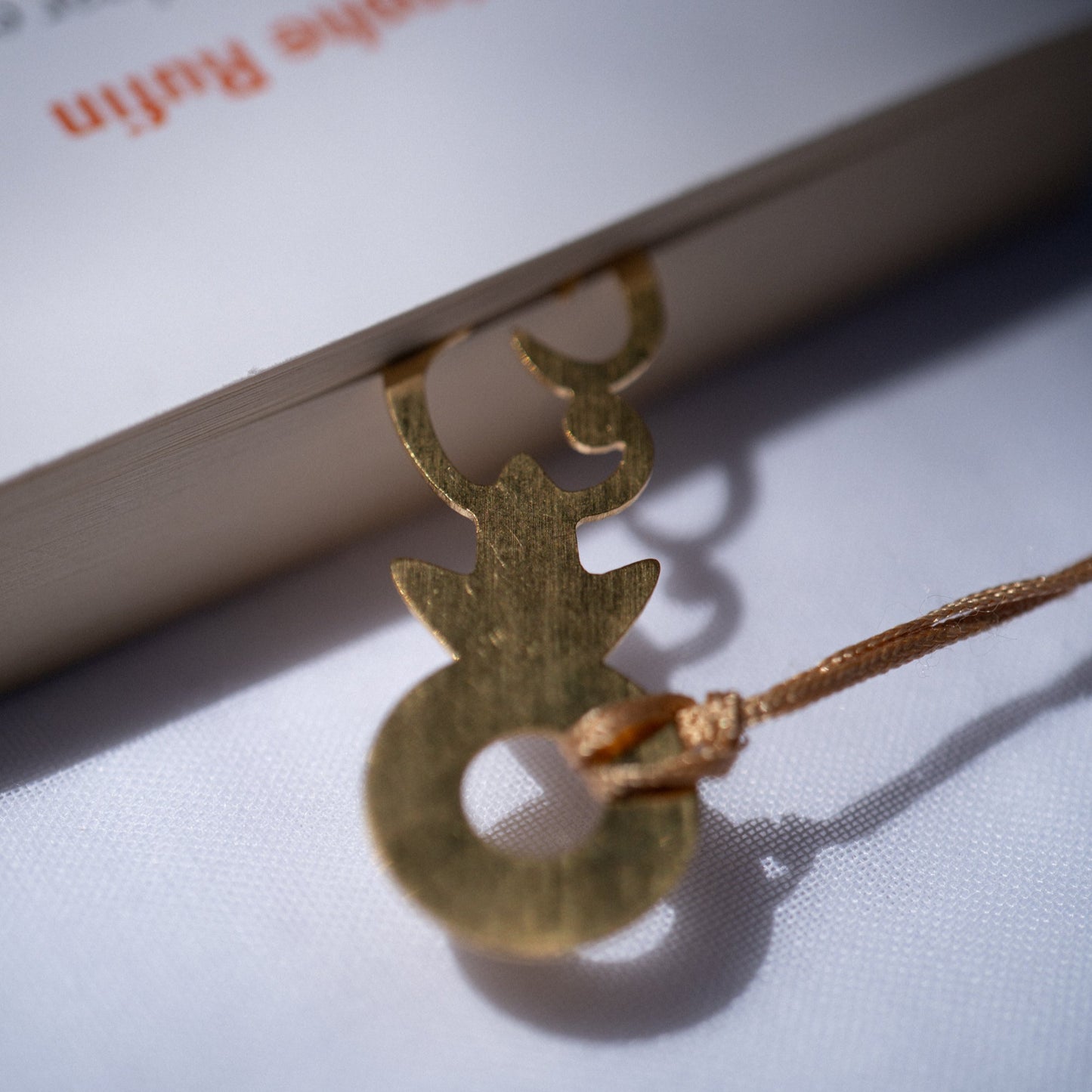 Marque-page, bijou unique, passion, lecture, pause tranquille, aiguille d'horloge