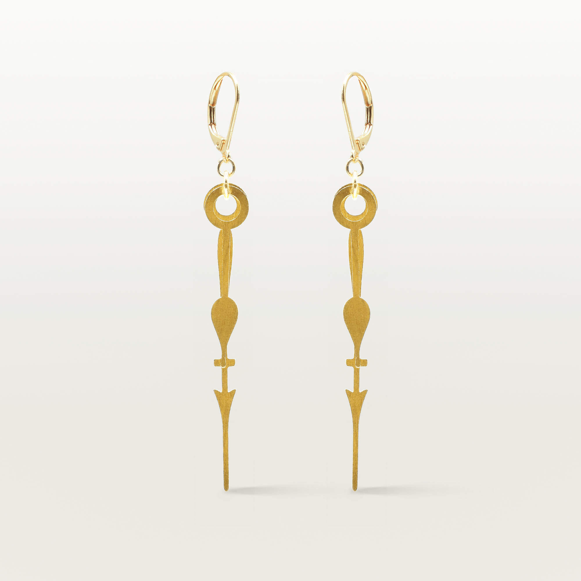 photo pack shot des boucles d'oreilles "Intemporelles" sur fond blanc