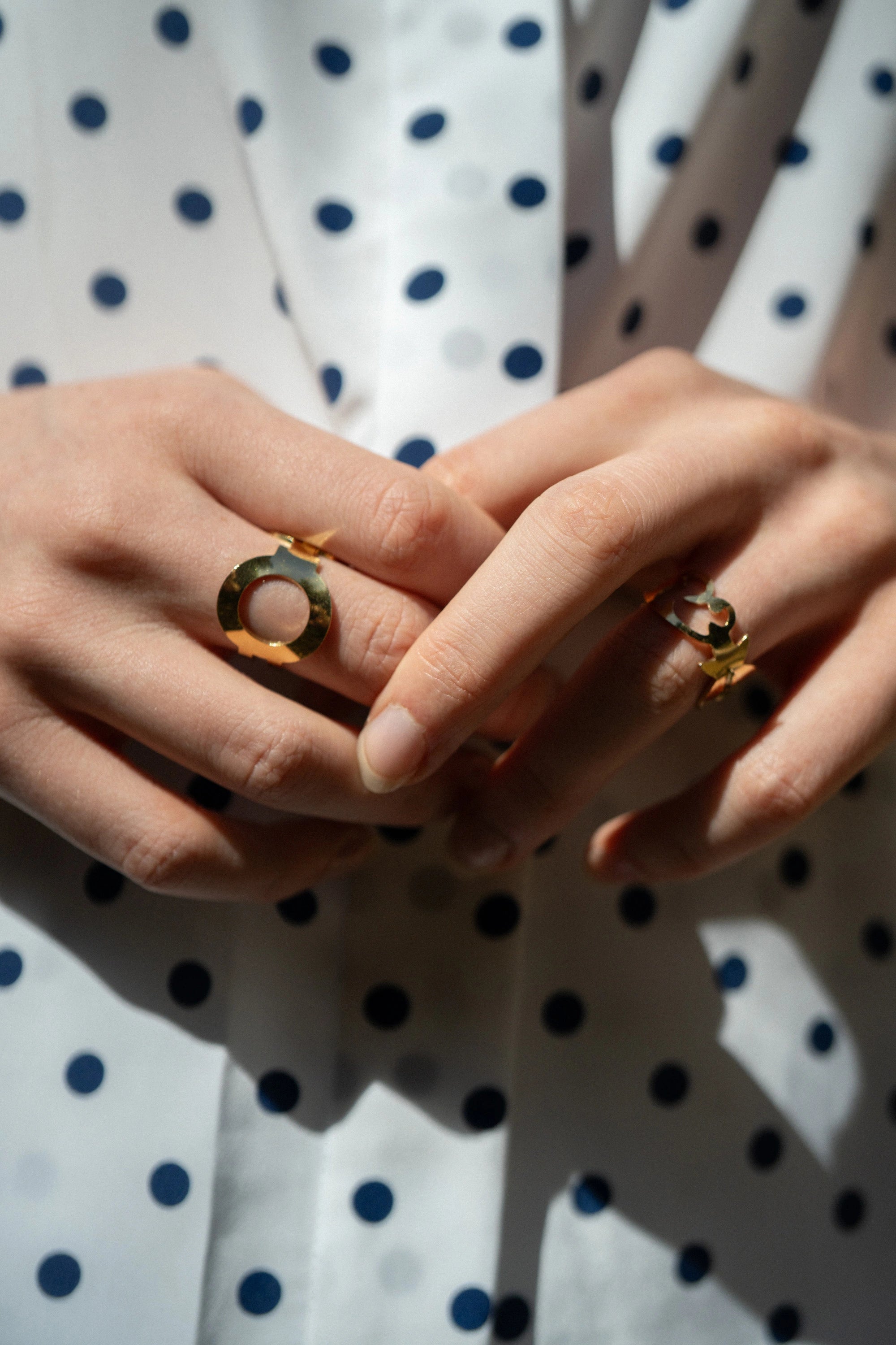 Bague avec une aiguille d'horloge art déco