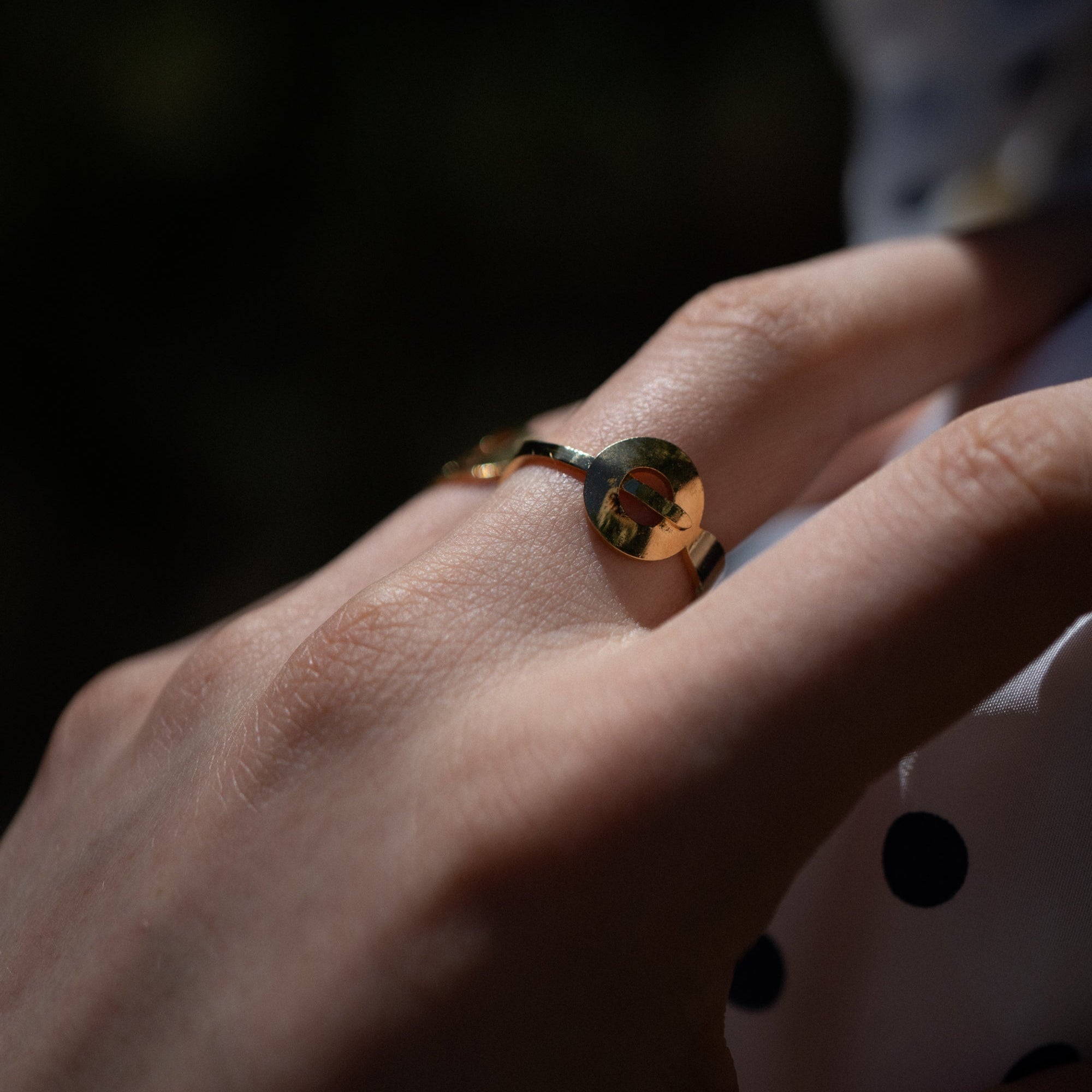 Bague montée à partir d'aiguille d'horloge Art déco. Créée à Paris.
