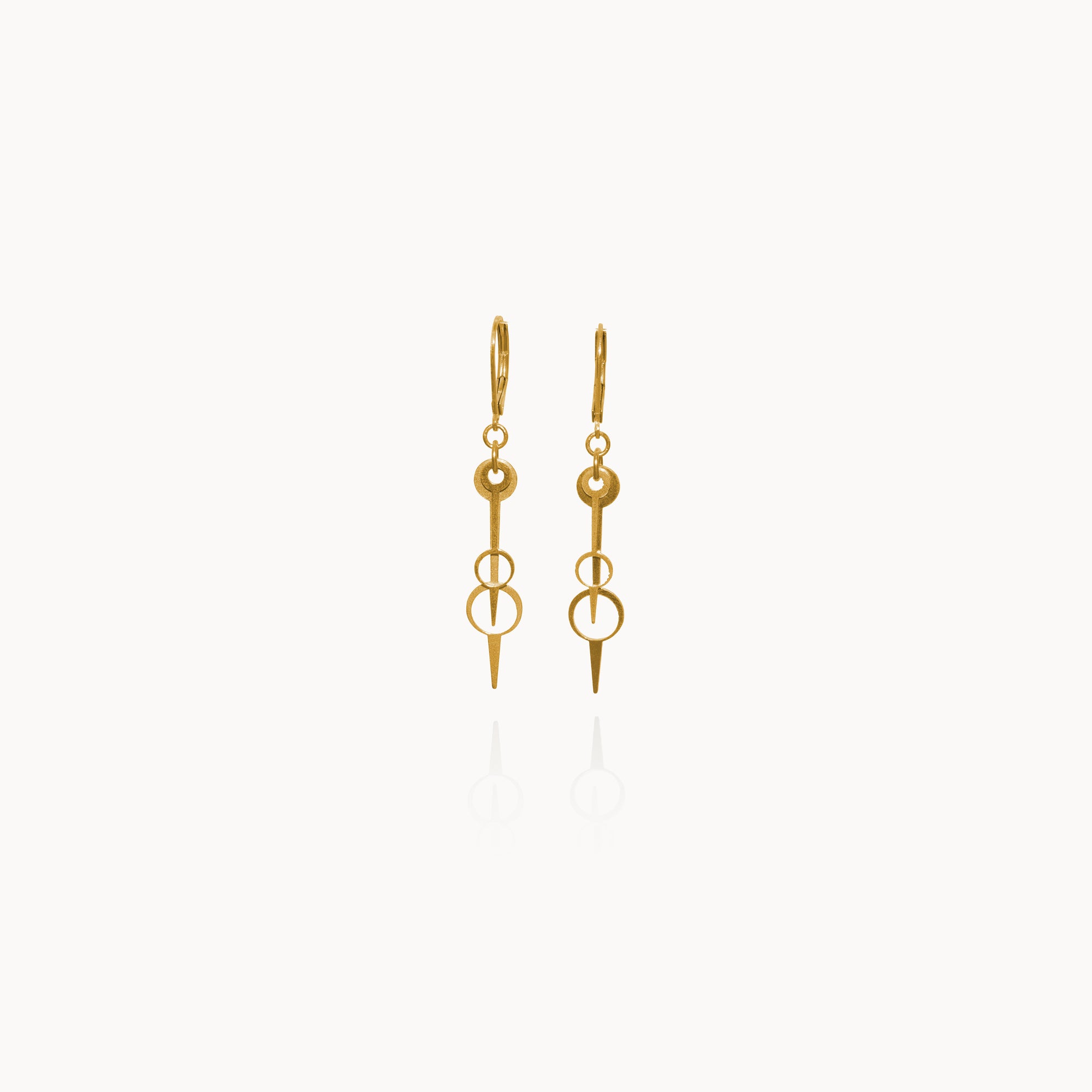 Boucles d'oreilles "Instant présent" sur fond blanc