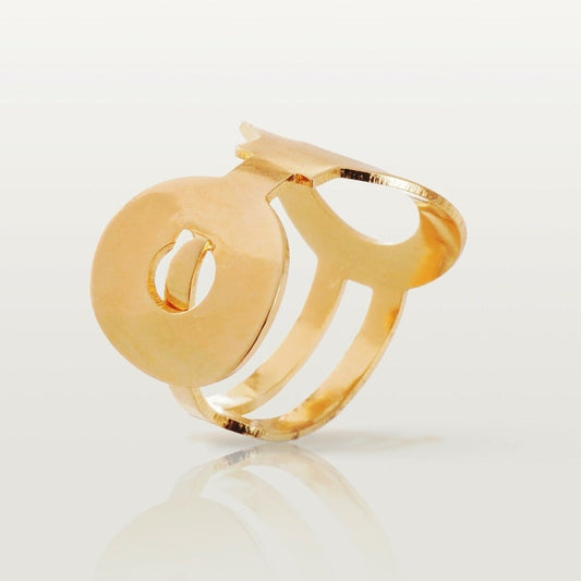 Bague Amours, fabriquée à Paris par Marie-Louise Orlach. Existe en taille 52, 54, 56 et 58.