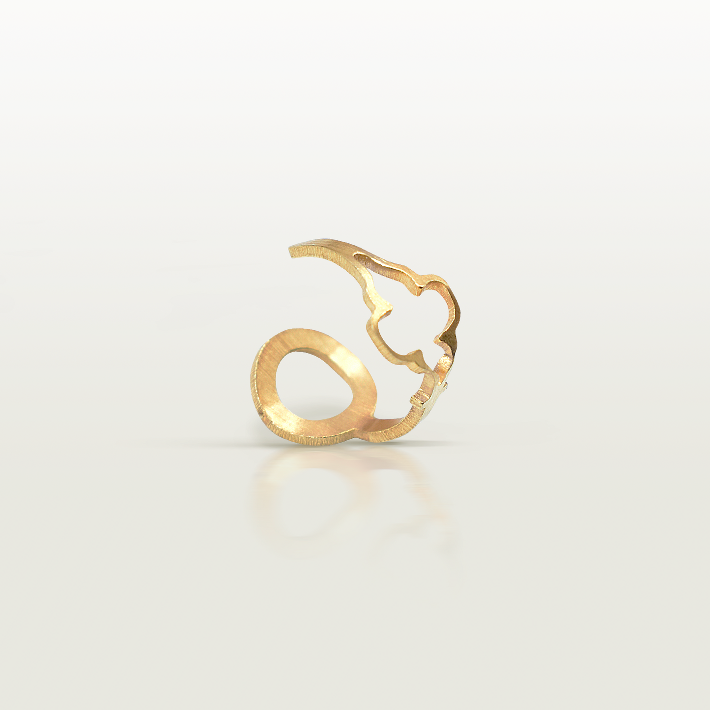 Bague d'oreille "Lys", bijou créé par Marie-Louise Orlach.