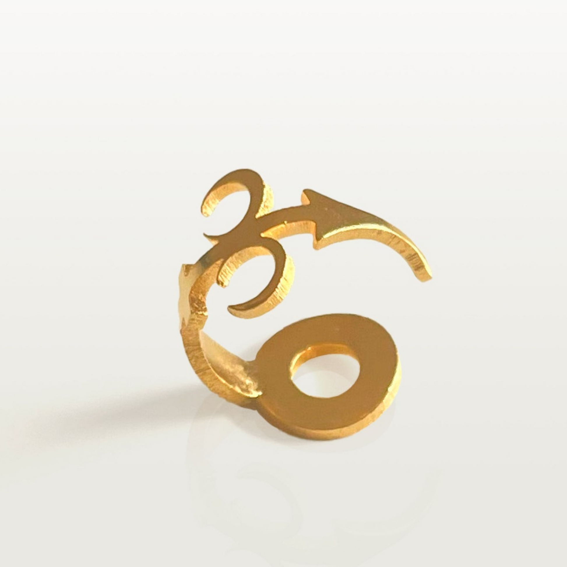 Earcuff créé en France par Marie-Louise Orlach.