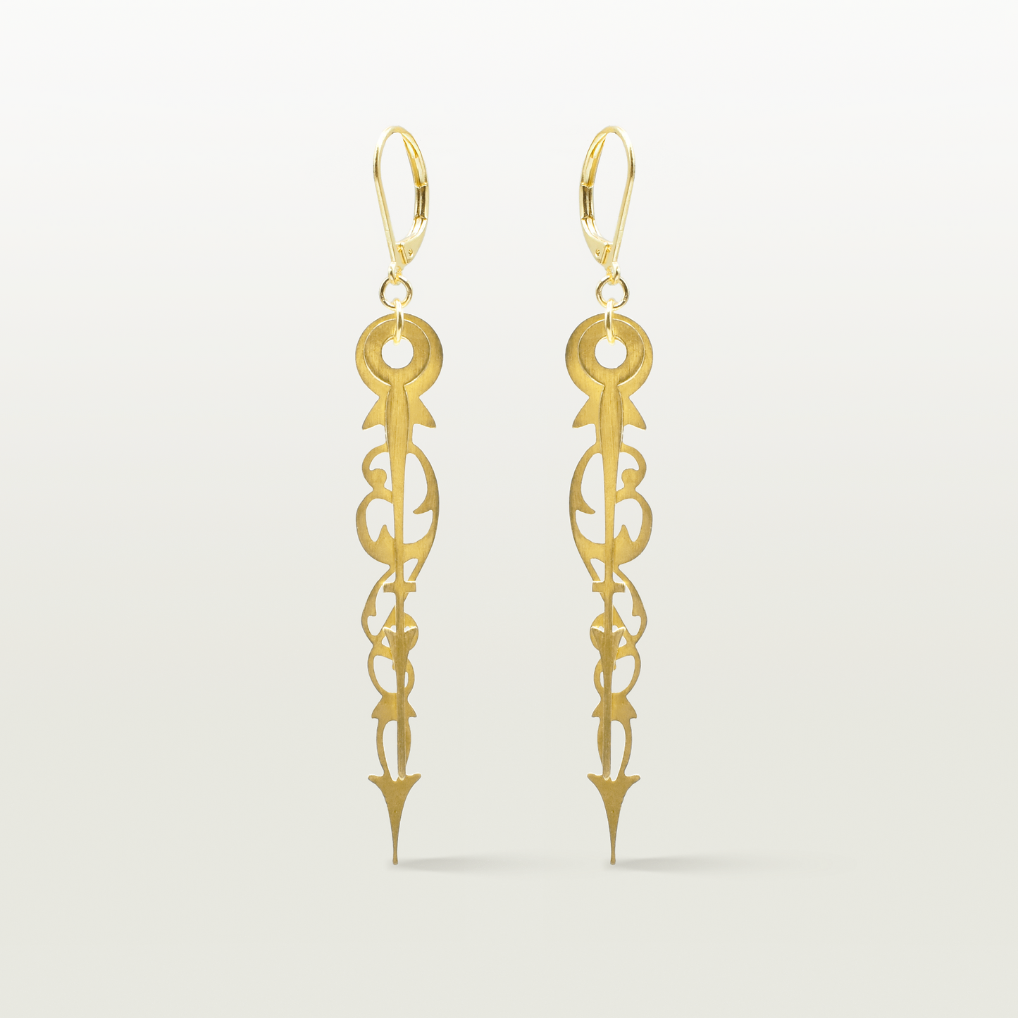 Boucles d'oreille Infini, fabriquées à Paris.