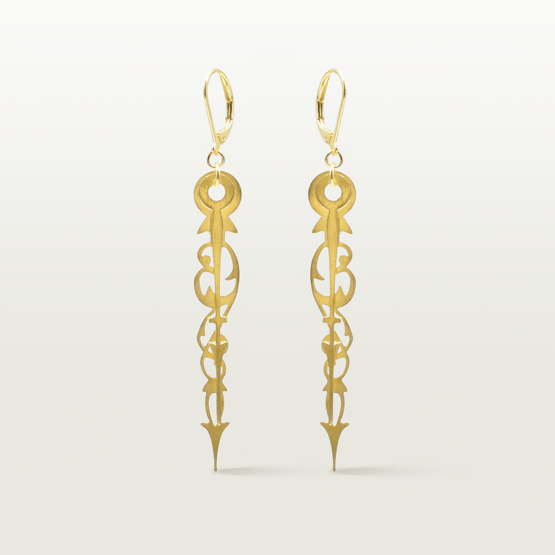 Boucles d'oreille Infini, fabriquées à Paris.