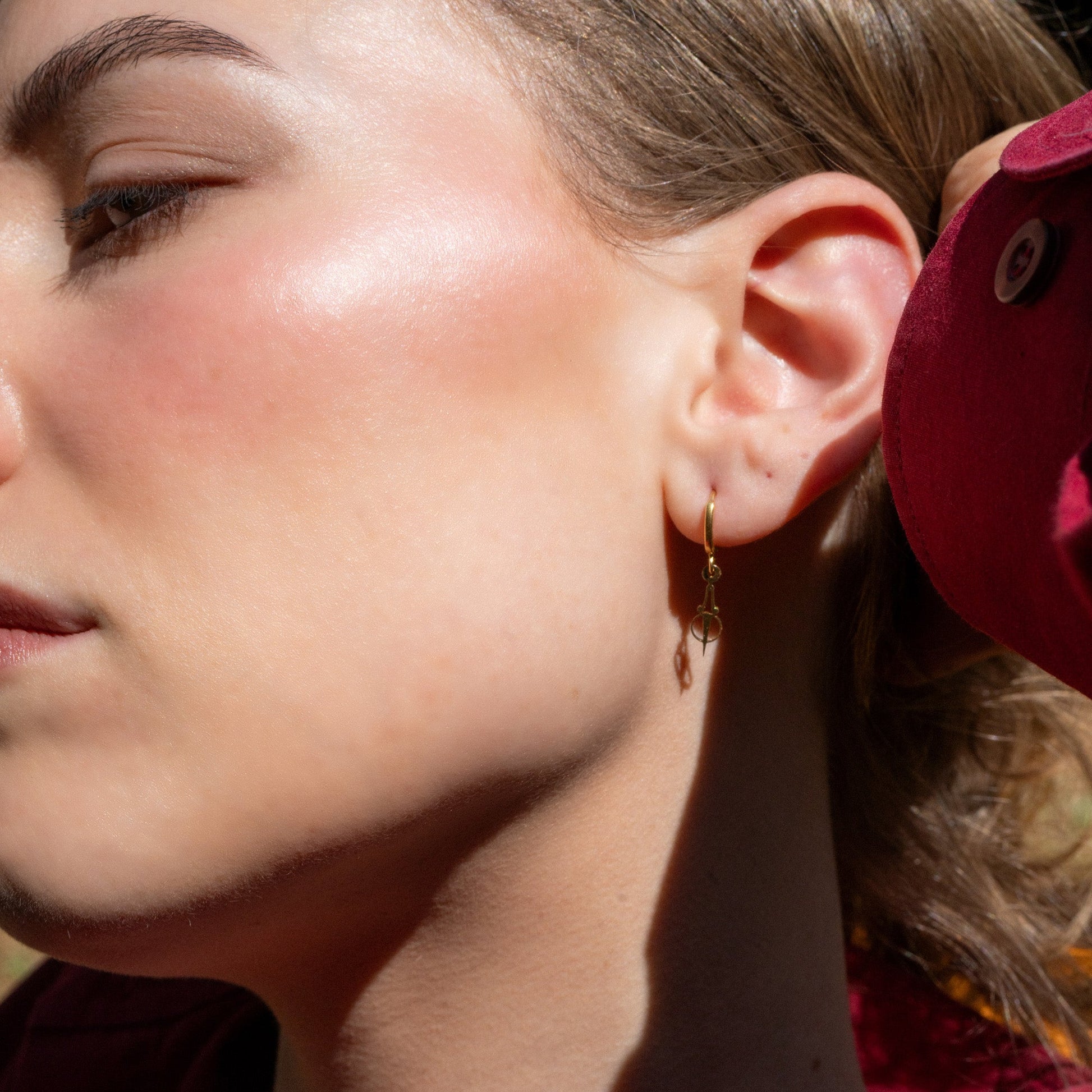 Boucles d'oreille Surprises fait main à Paris par Marie-Louise Orlach. Disponible à l'unité ou par deux.