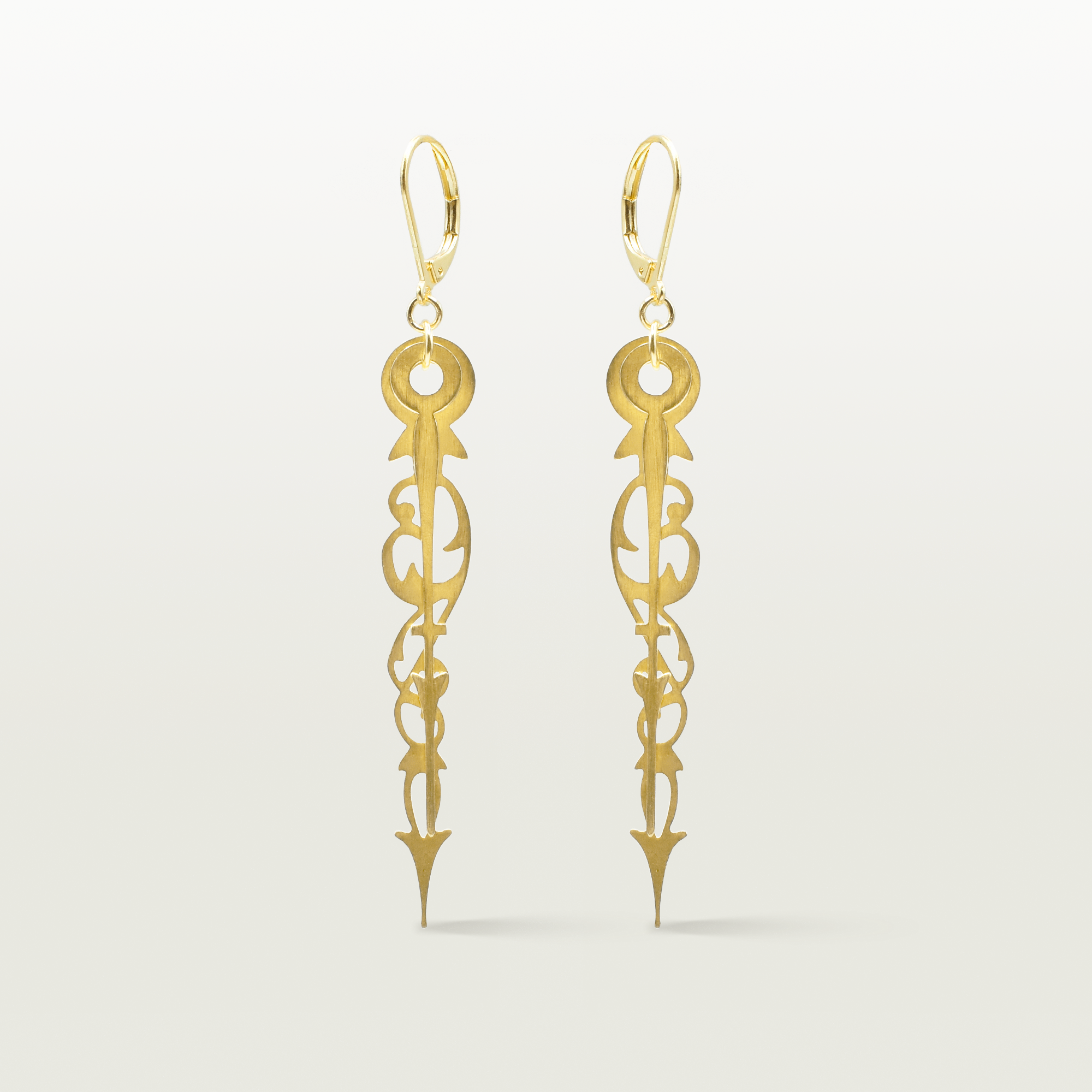 Photo boucles d'oreilles "Infini" sur fond blanc