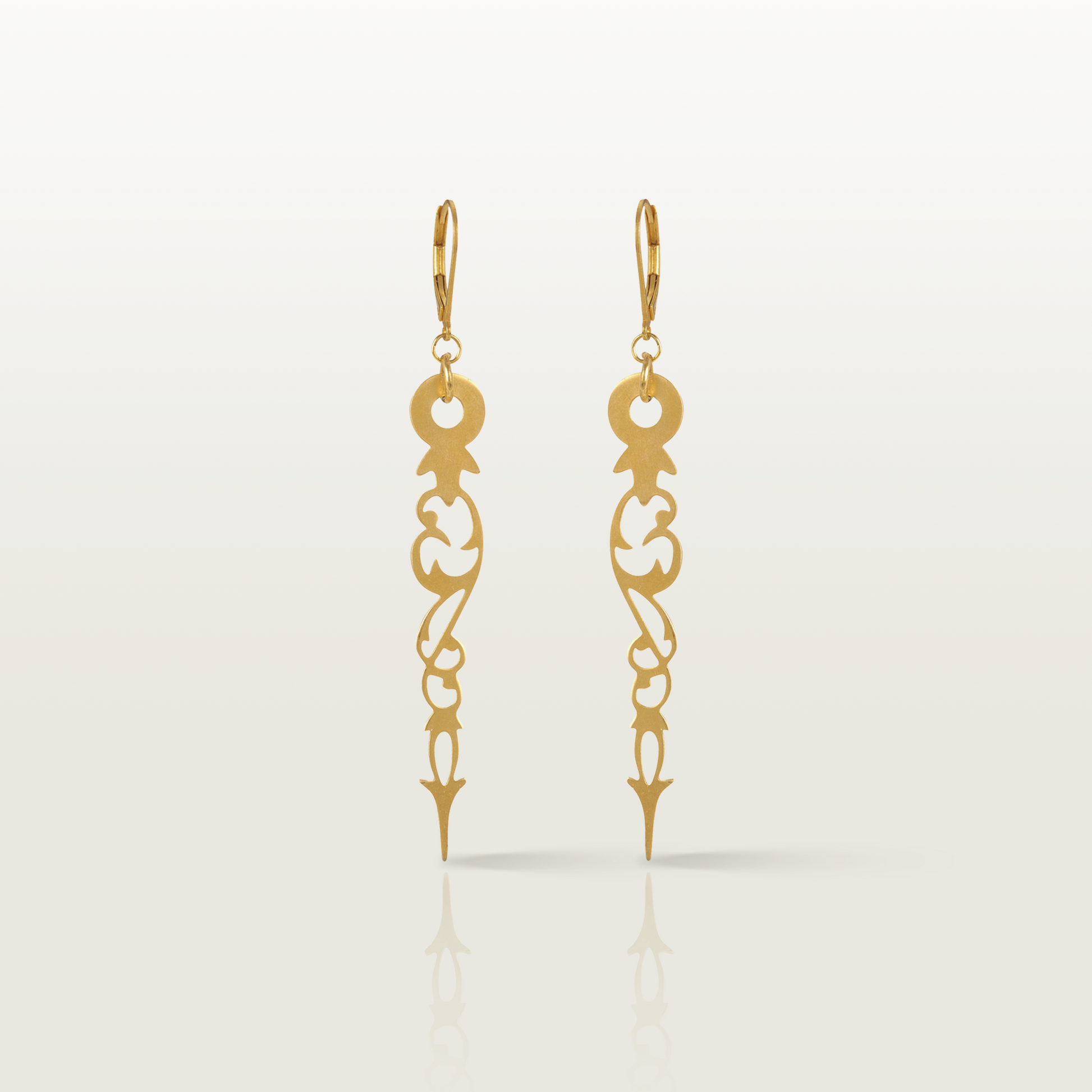 Boucles d'oreille L'Or du temps, fabriquées à Paris par Marie-Louise Orlach.