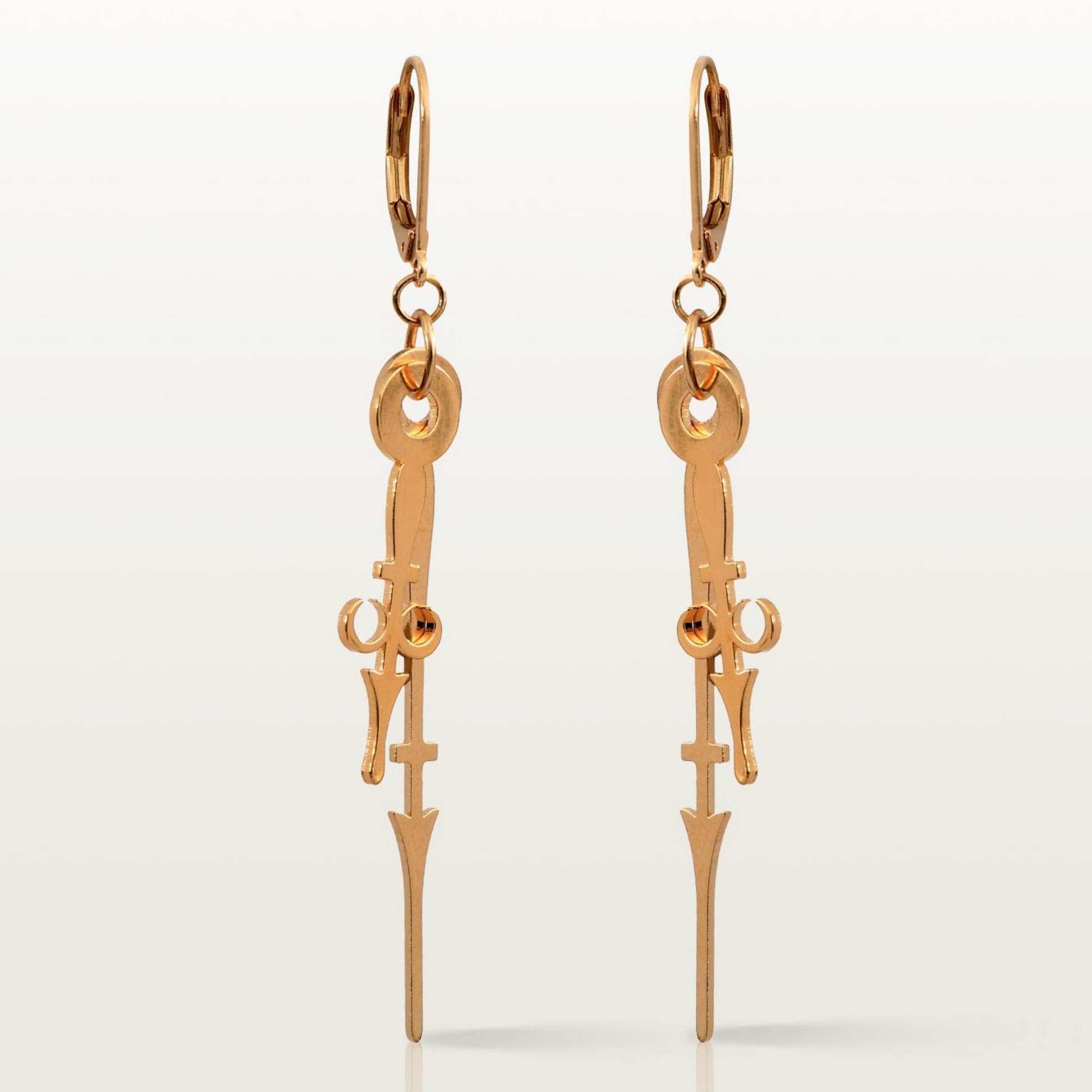 Boucles d'oreille Fêtes, fabriqué à Paris par Marie-Louise Orlach. Bijou élégant et délicat, doré à l'or fin.