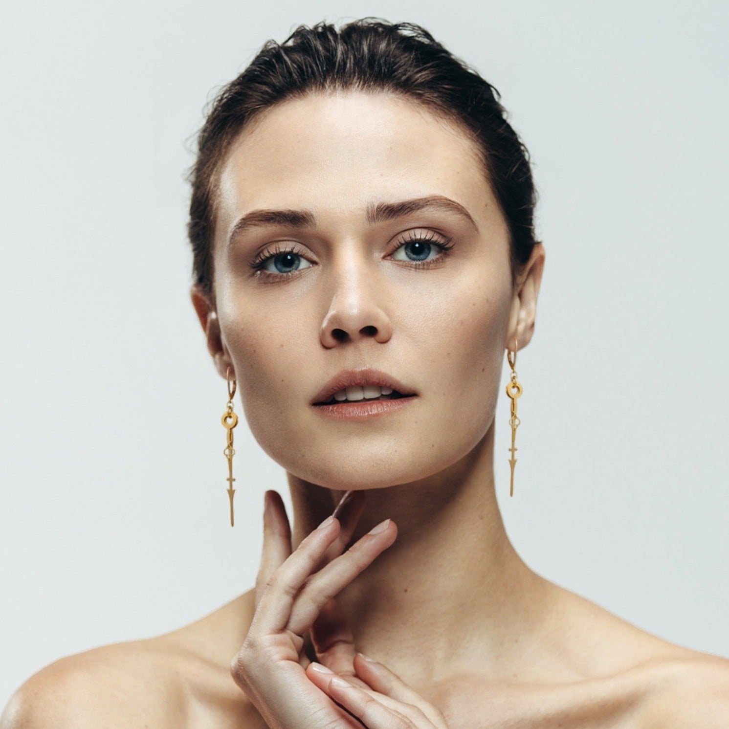 Boucles d'oreille Plus-que-parfaite, fabriquées à Paris par Marie-Louise Orlach.