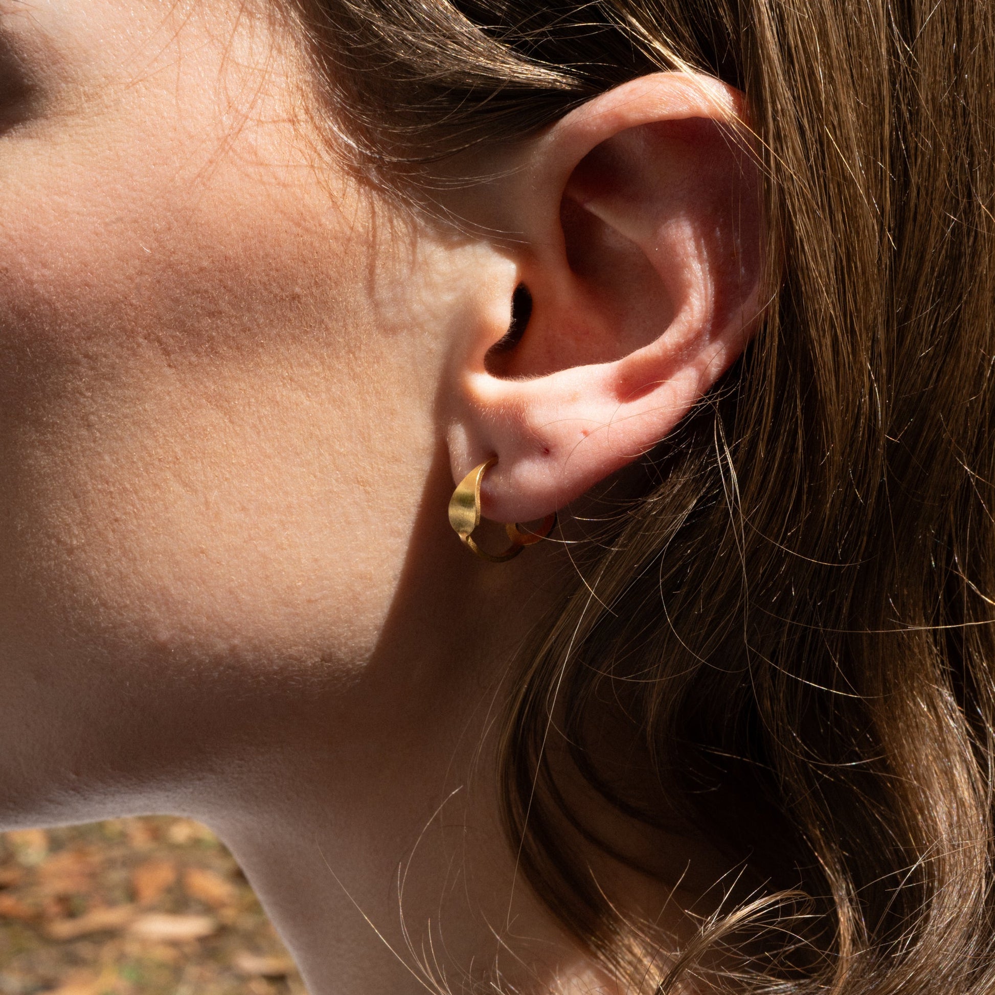 Petites créoles, bijoux faits mains, avec une aiguille d'horloge parisienne, art déco