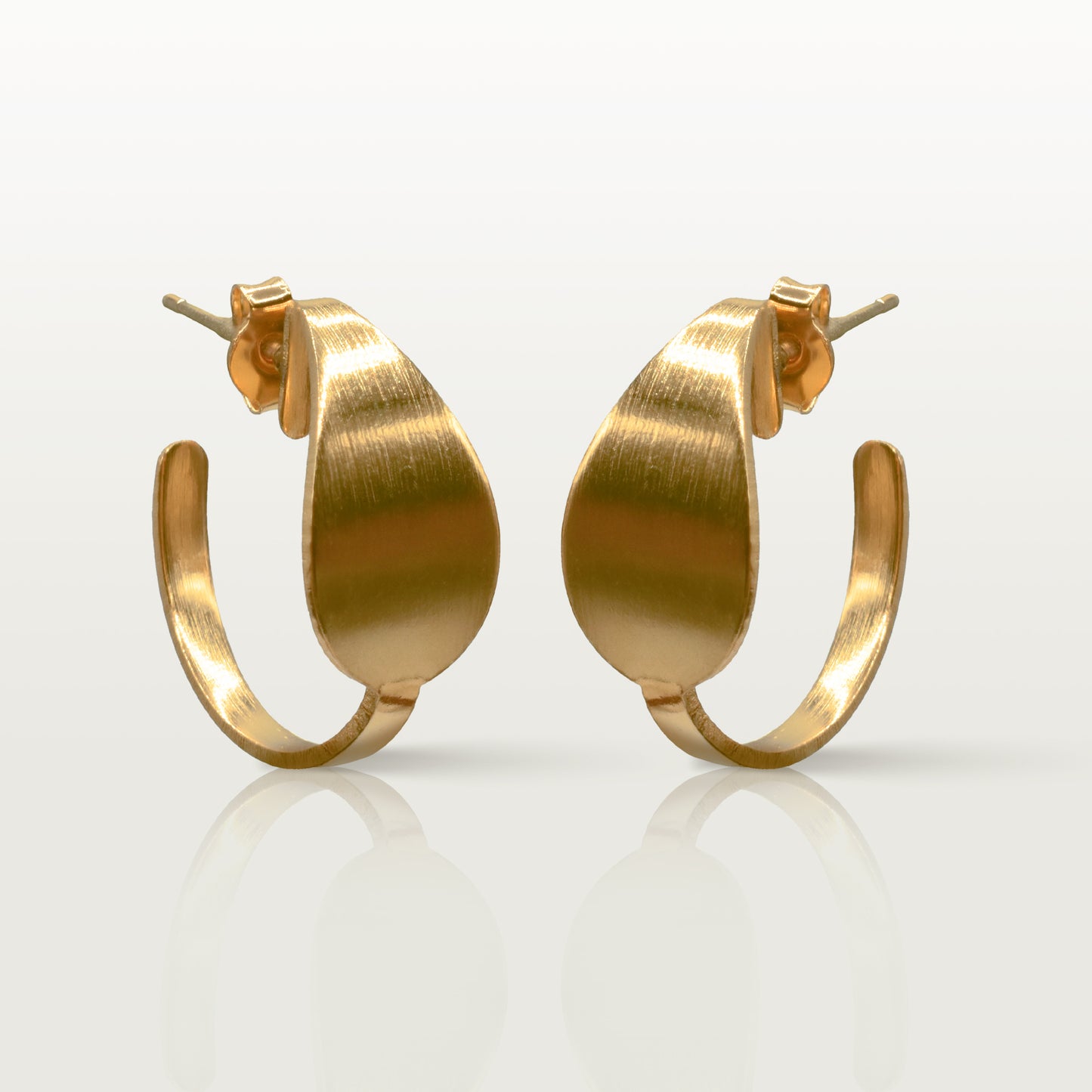 Créoles Heure bleue, élégantes et raffinées, fabriquées à Paris par Marie-Louise Orlach.