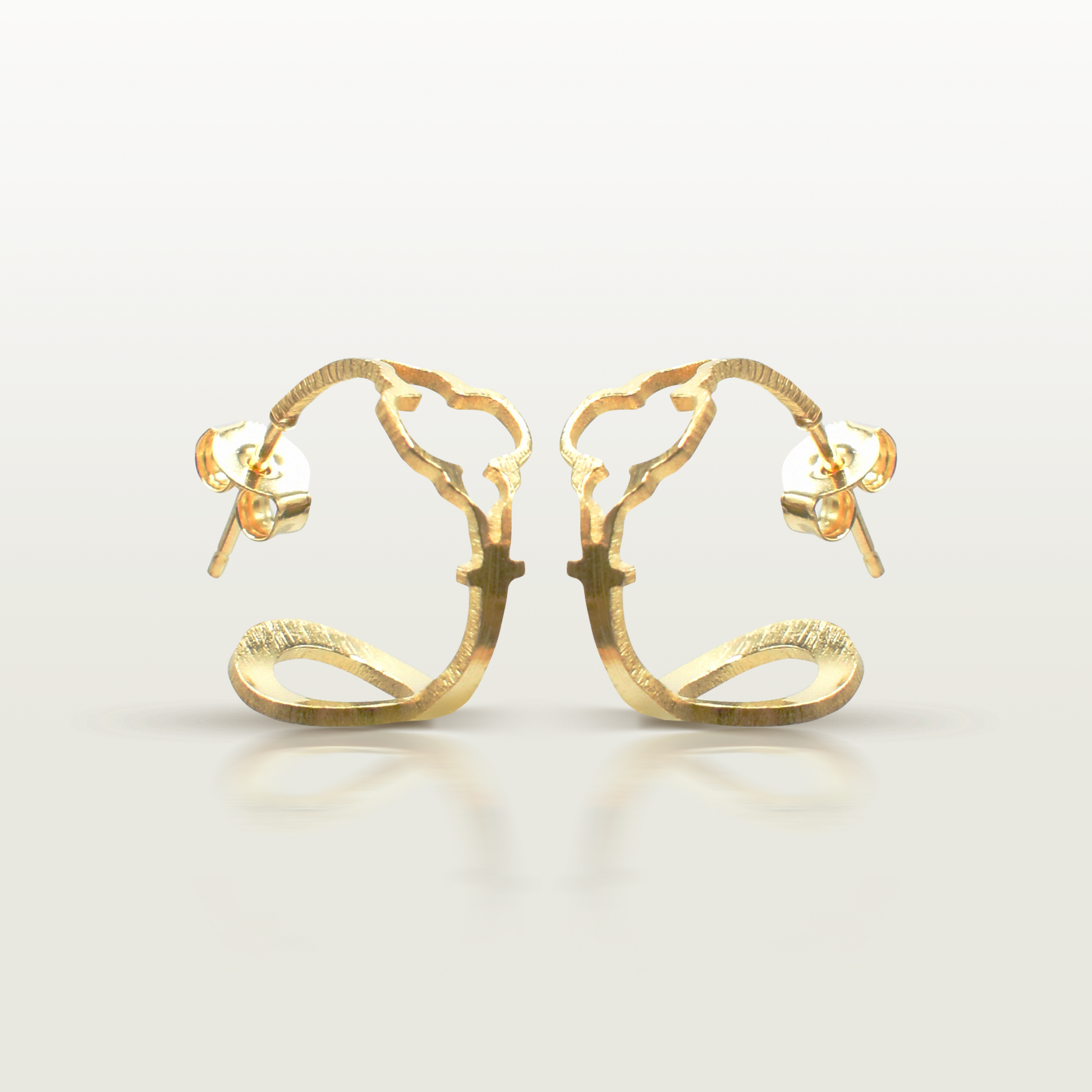 Créoles élégantes fabriquées à Paris.