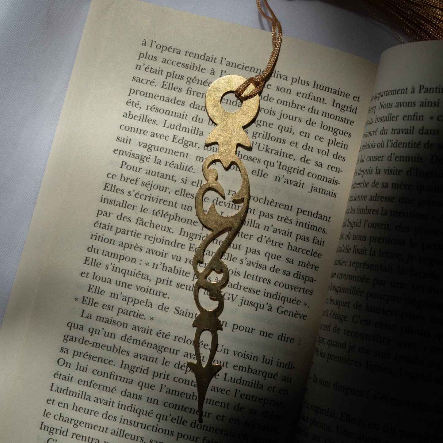 Marque-page unique avec sa jolie aiguille d'horloge