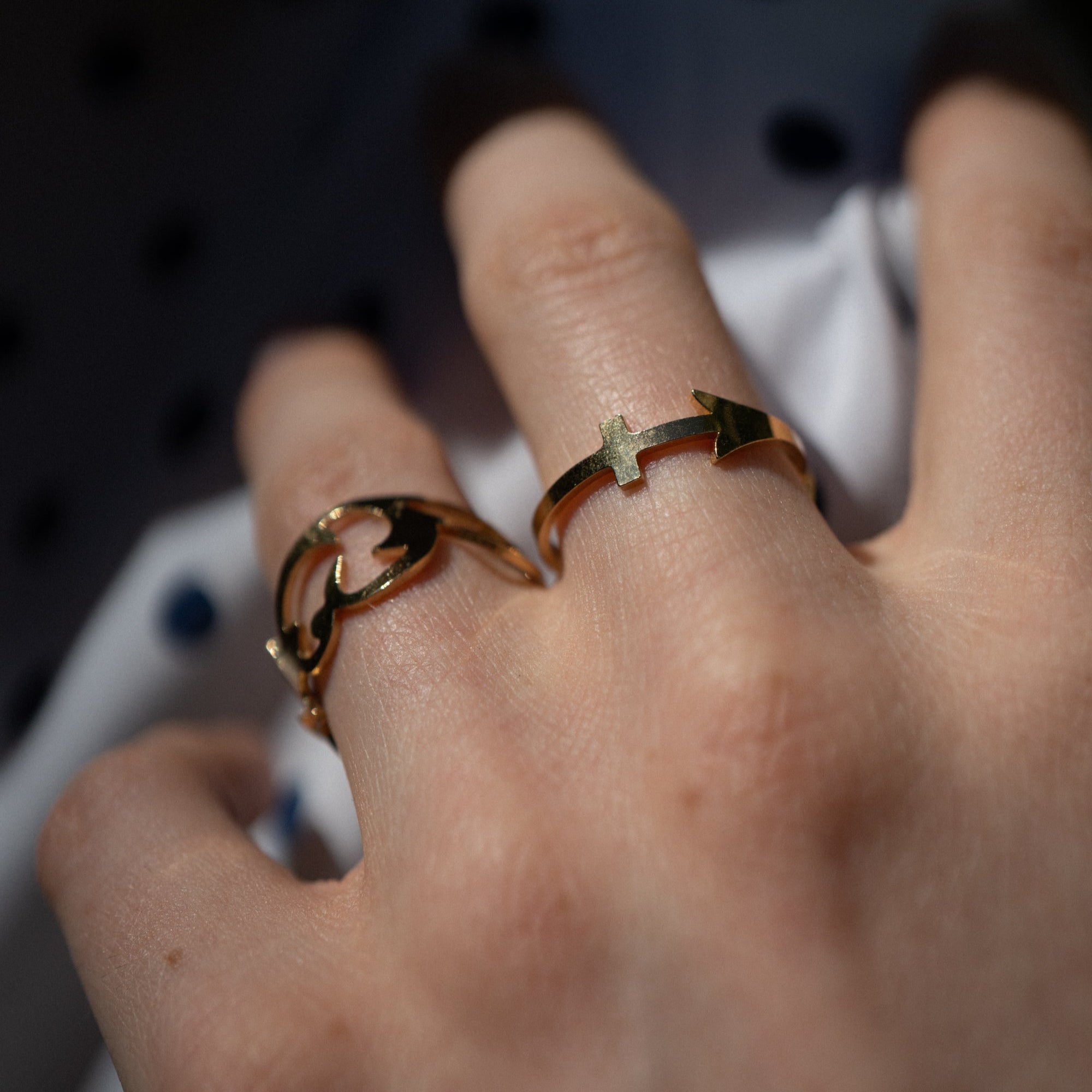 Bague Fêtes, créée à partir d'une aiguille d'horloge Art déco. Fabriquée à Paris.