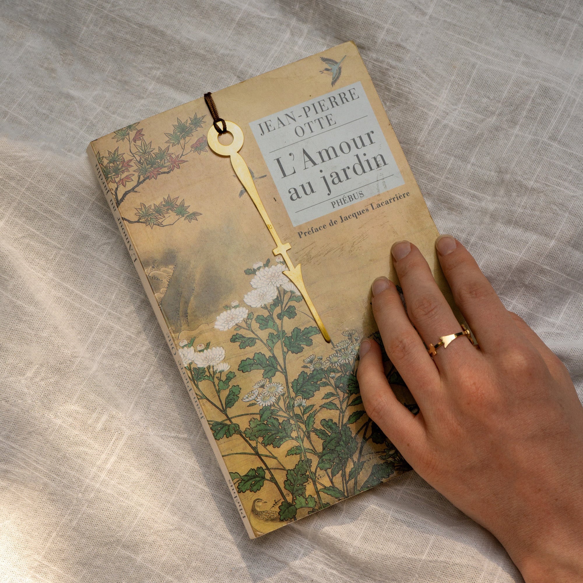 Marque page Cadence, fabriqué à Paris, inspiré d'une aiguille d'horloge Art déco.