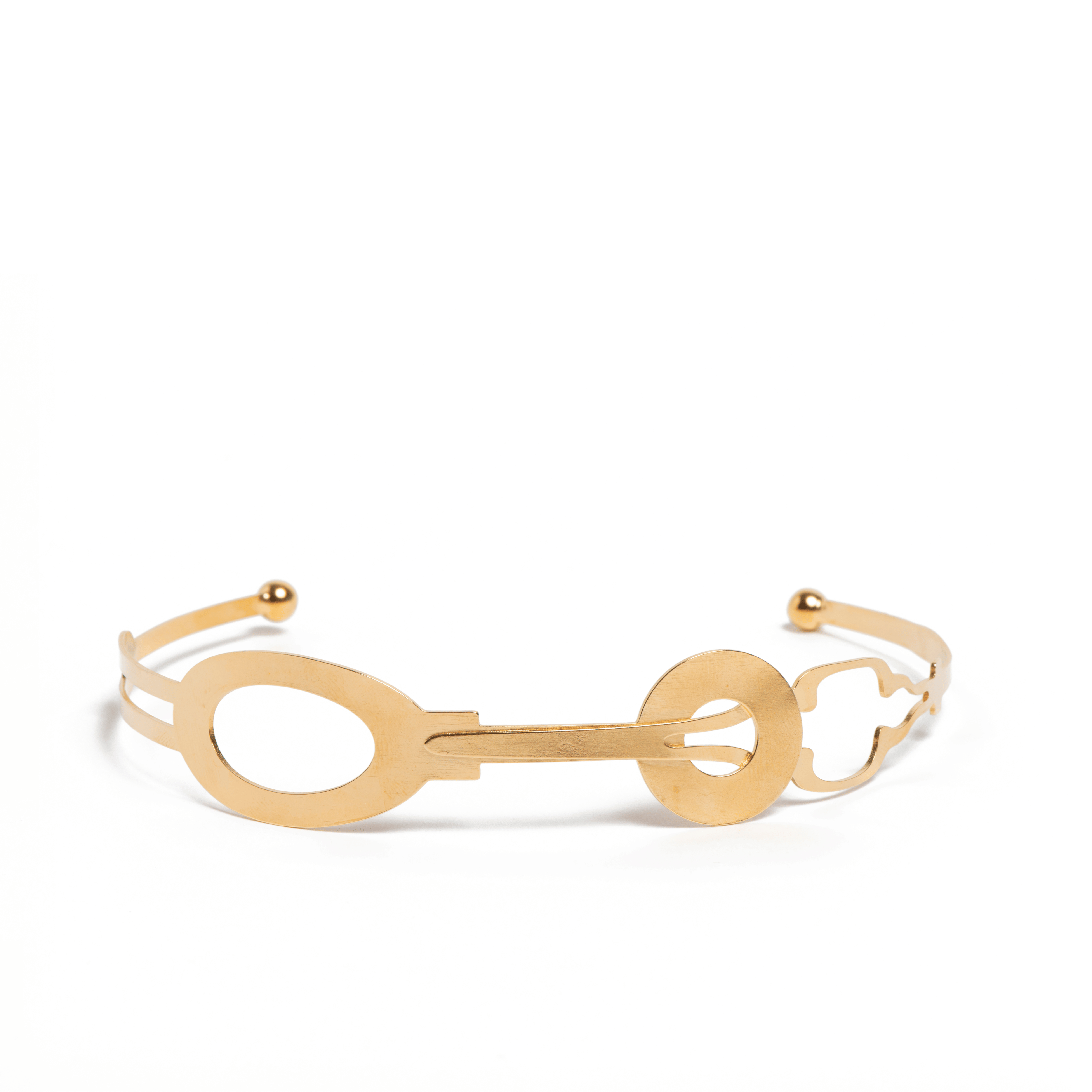 Torque Amours, collier rigide en laiton doré à l'or fin qui sublimera chaque tenue. Fabriqué à Paris par Marie-Louise Orlach.