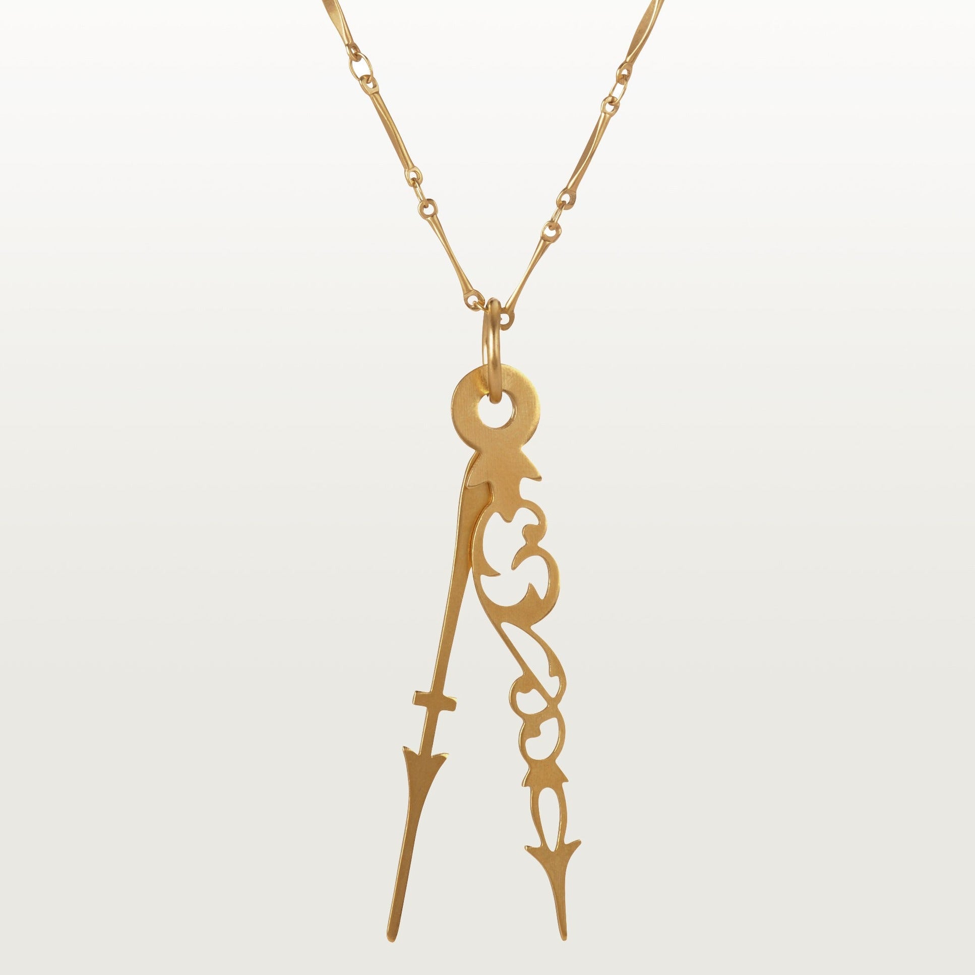 Sautoir L'Or du temps, fabriqué à Paris par Marie-Louise Orlach, inspiré d'aiguilles d'horloge des années 1920.