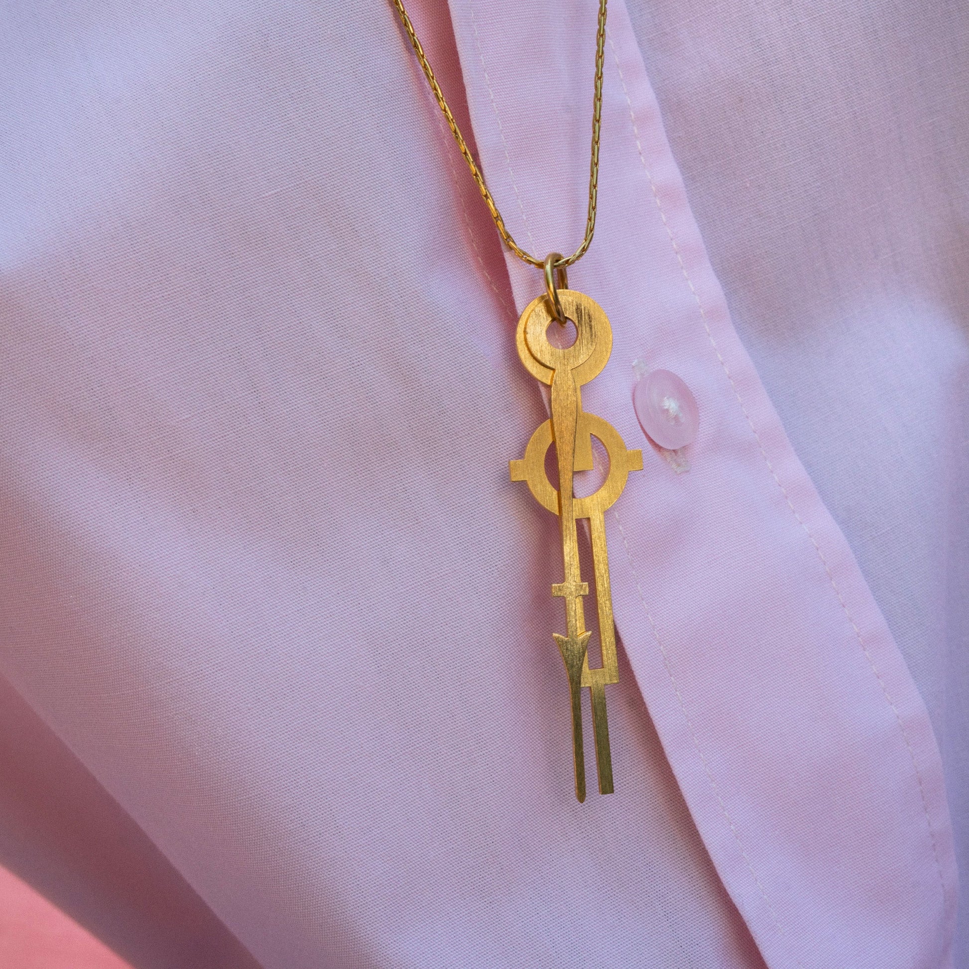 Sautoir élégant fabriqué à Paris.