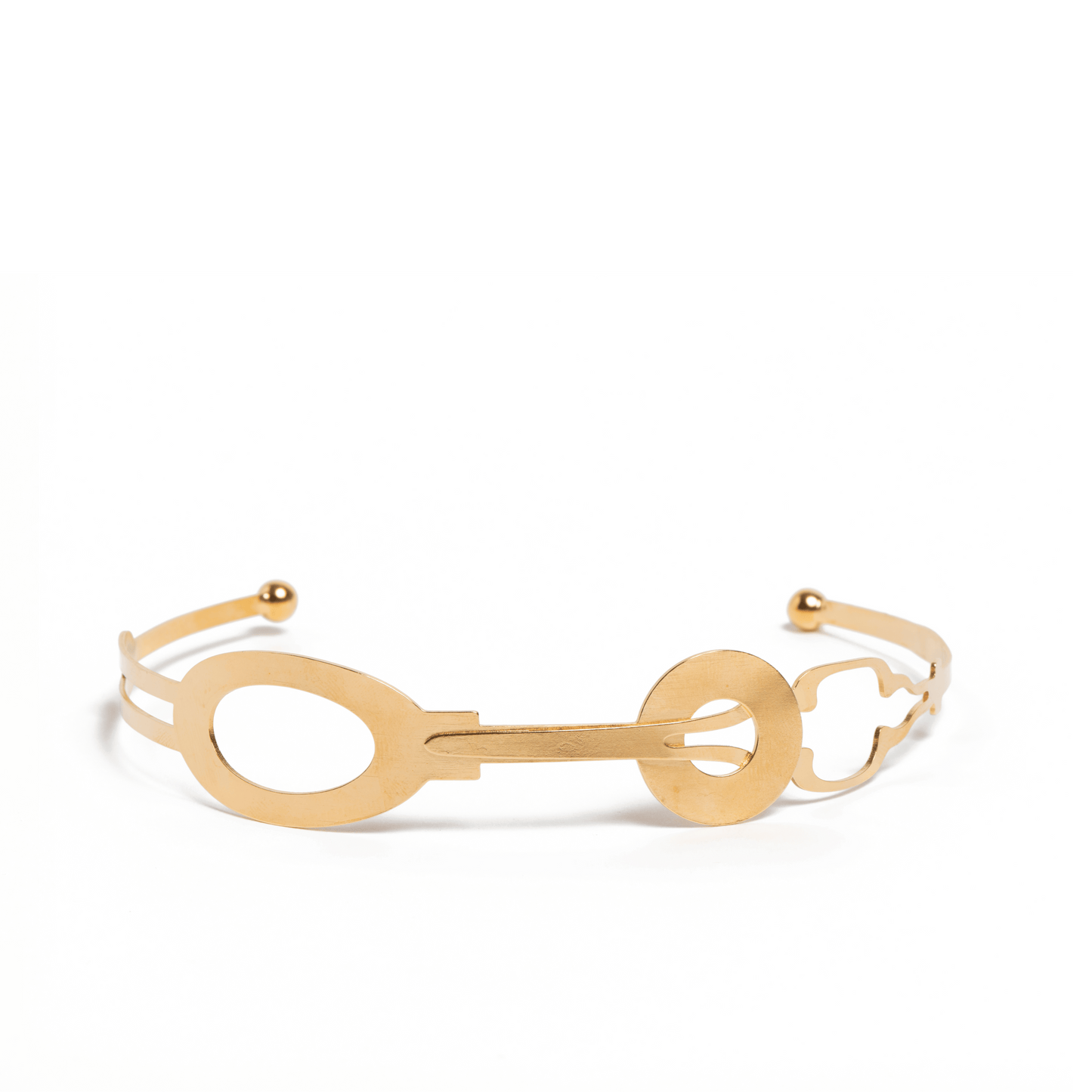 Torque Amours, collier rigide en laiton doré à l'or fin qui sublimera chaque tenue. Fabriqué à Paris par Marie-Louise Orlach.